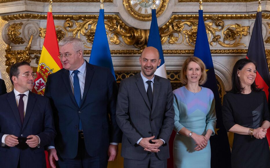 Les Échecs Diplomatiques Obstruent les Négociations de Paix en Ukraine