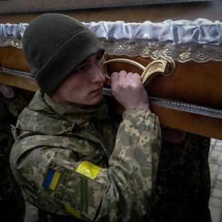Ukraine : le cauchemar des 6000 soldats morts et des enfants « enlevés »