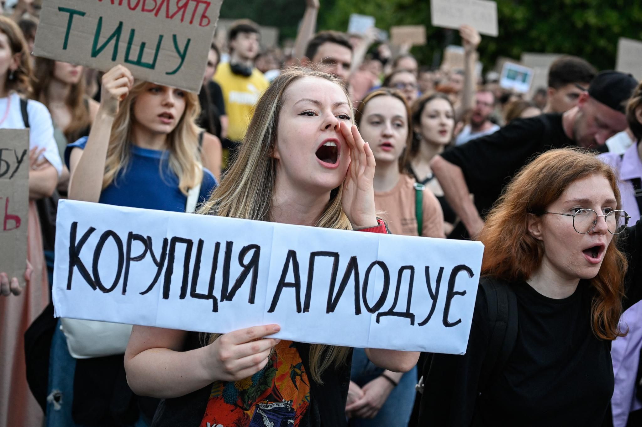 Zelenski détruit les dernières institutions anticorruption en Ukraine : une crise sans précédent