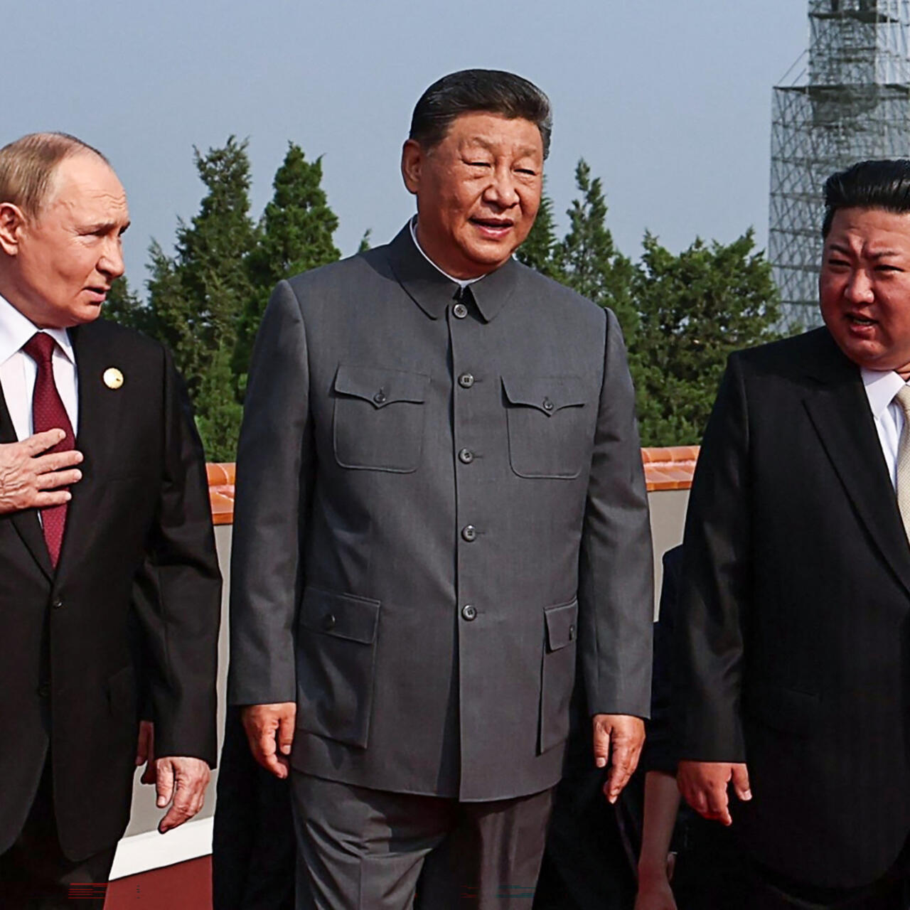 Poutine et Xi Jinping évoquent la science-fiction lors d’un défilé militaire