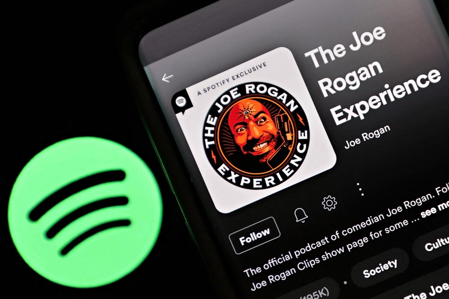 Joe Rogan et les critiques de l’ICE : une erreur grave selon le point de vue des conservateurs